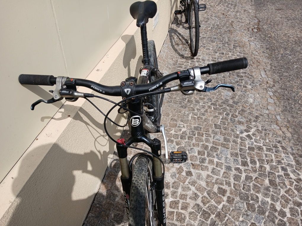 Bicicleta BMC preta