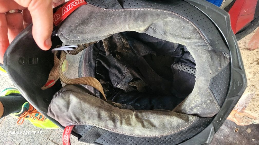 Capacete com scala rider incluído