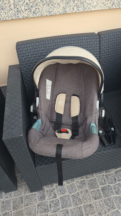 Carrinho de bebé 3 em 1 (carro, alcofa e cadeira auto)