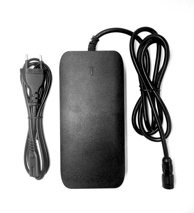 Ładowarka do roweru  z Napędem Yamaha 4A  4pin