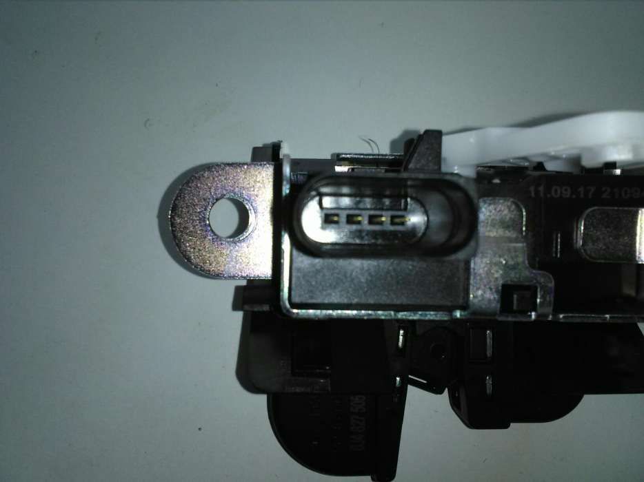 Fechadura mala trinco da tampa de mala tras vw seat audi skoda NOVA