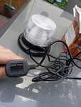 Lampa sygnalizacyjna na auto kogut