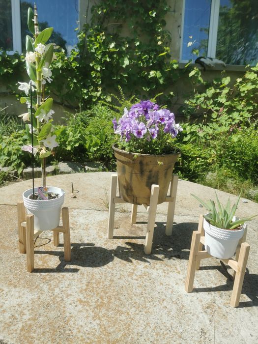 Kwietnik krzyżowy drewniany, uchwyt na doniczki.