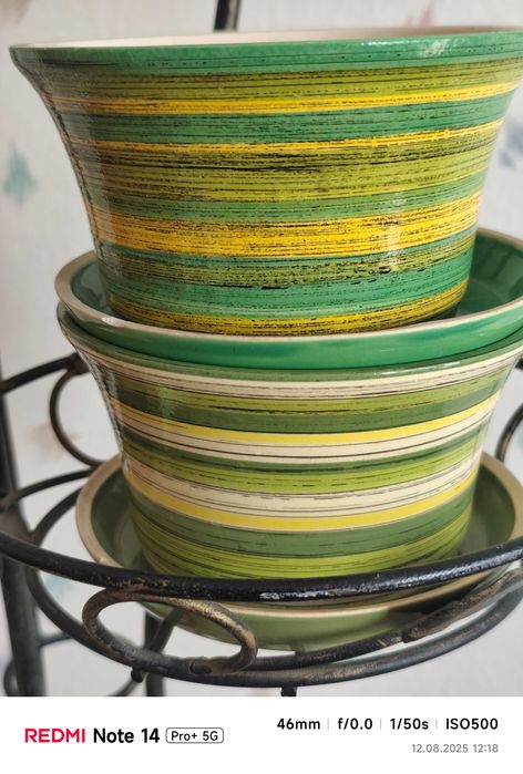 Кованная подставка для цветов и вазоны