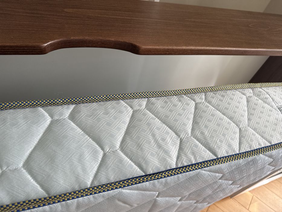 Продам ліжко з новим матрацом