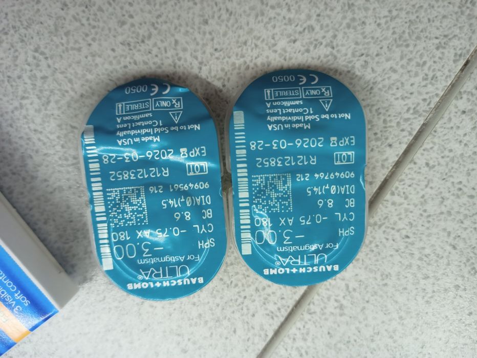 Soczewki kontaktowe miesięczne Bausch Lomb -2.75 lub -3.00 2szt.