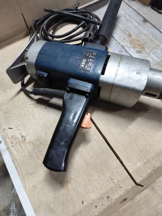 AEG furadora de cone morse.