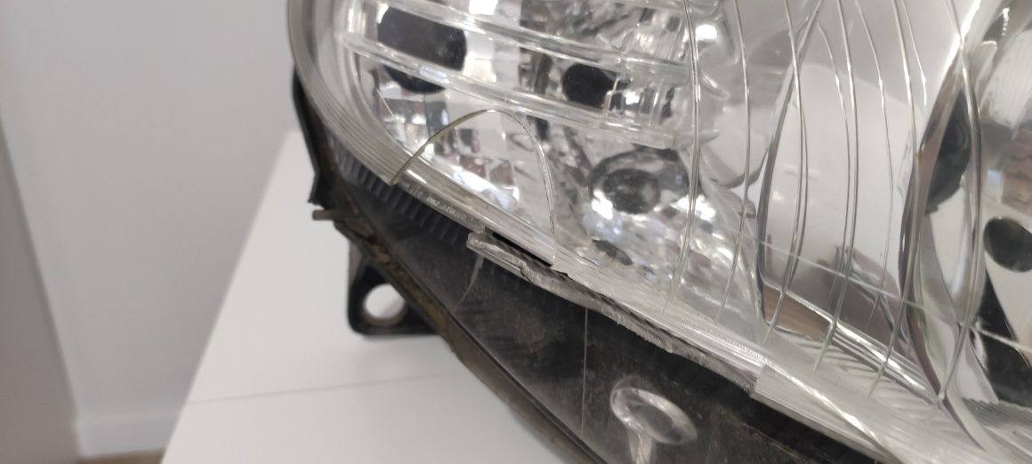 Lampa przednia prawa fiat grande Punto