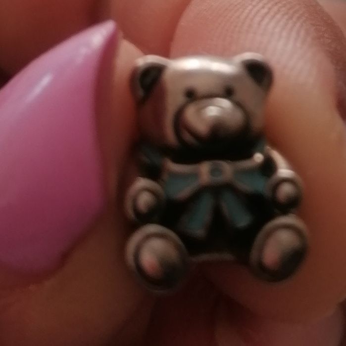 Ursinho de laço azul pandora