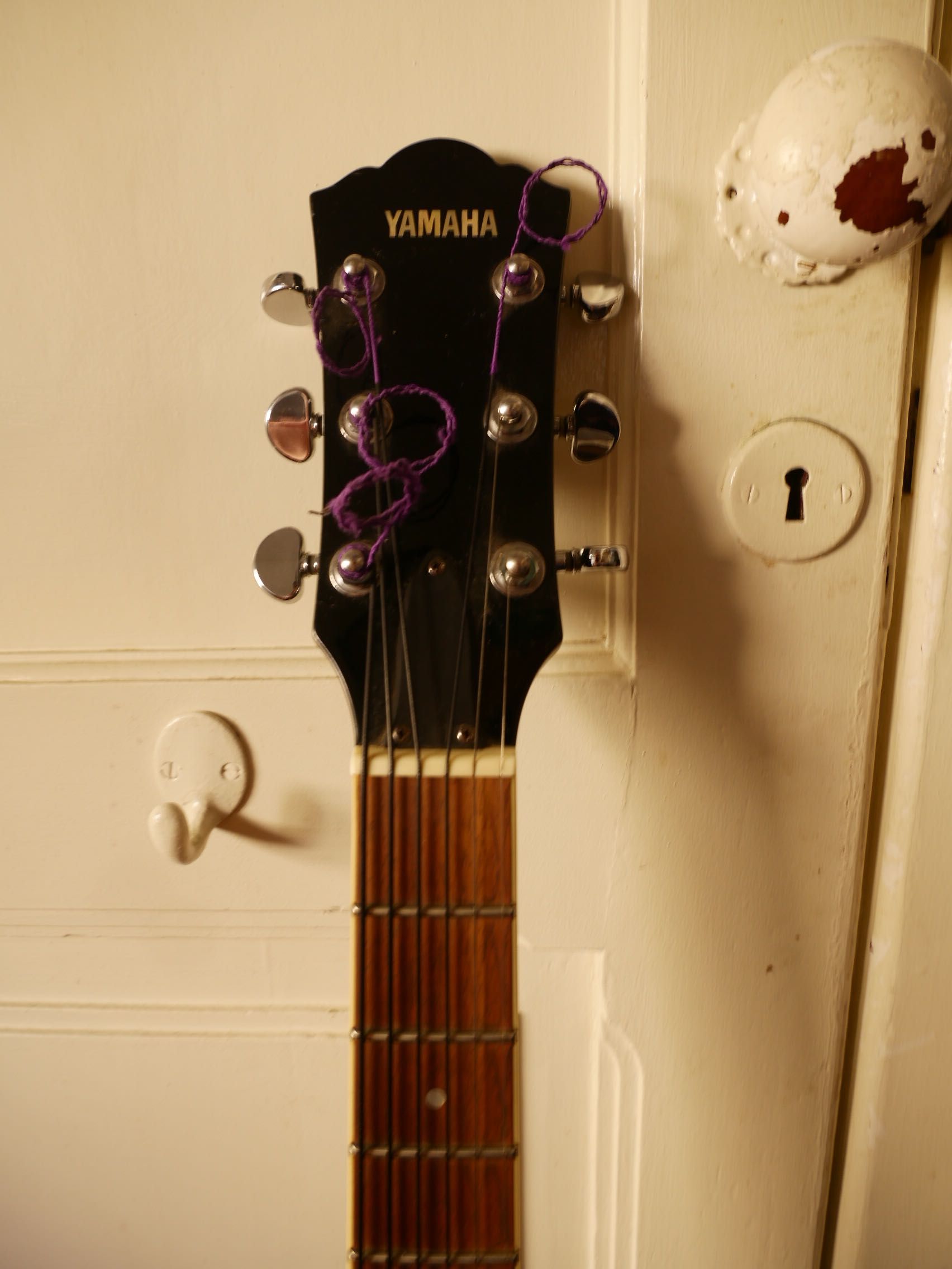 Guitarra AE500 da Yamaha como nova