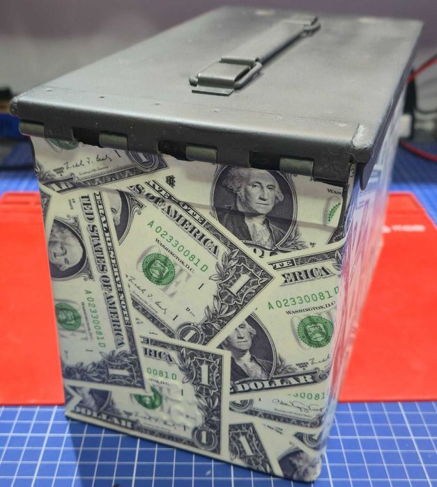 Metalowa skrzynka z stylizacją foto tapety dolara USA , wodoszczelna