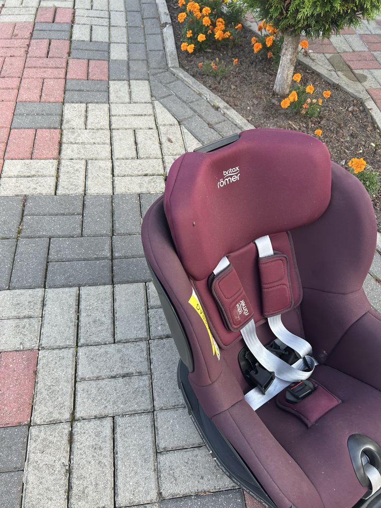 Fotelik samochodowy Britax Romer Swingfix M i-Size