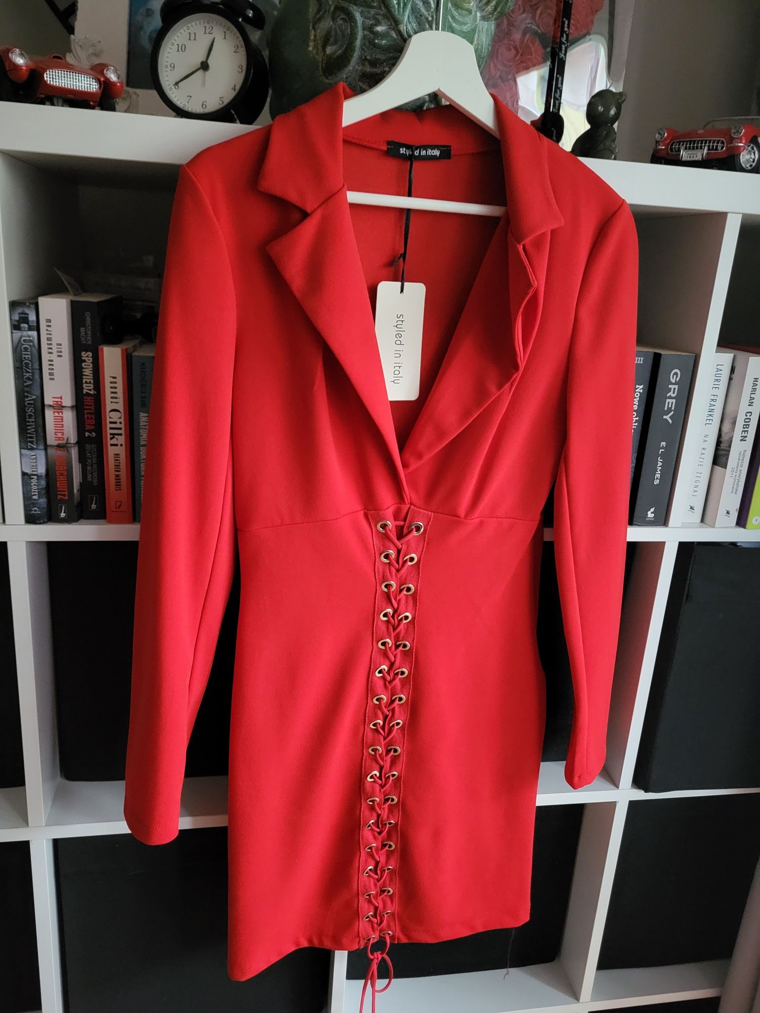 Sukienka czerwona sznurowana