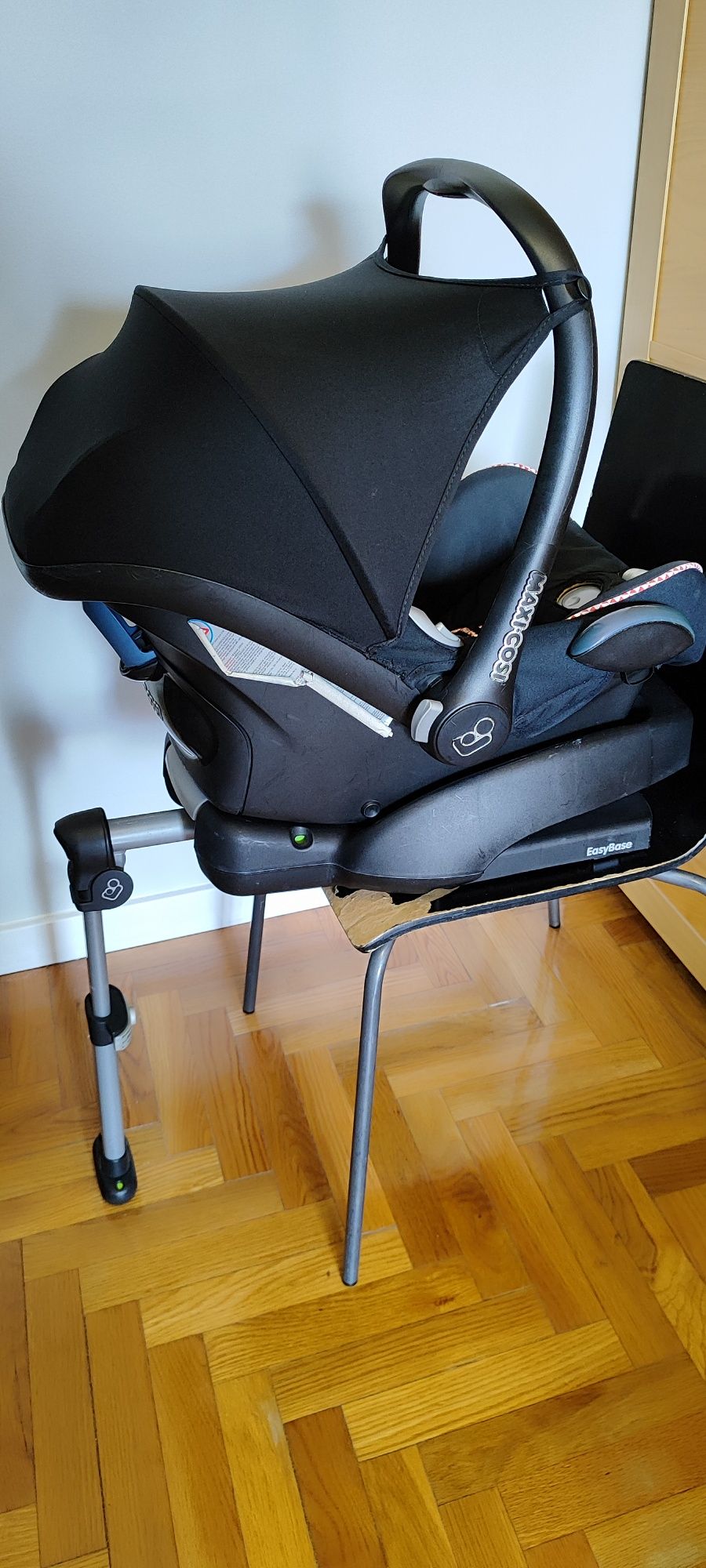 Ovo Maxi Cosi Cabrio-Fix e Base Iso-Fix