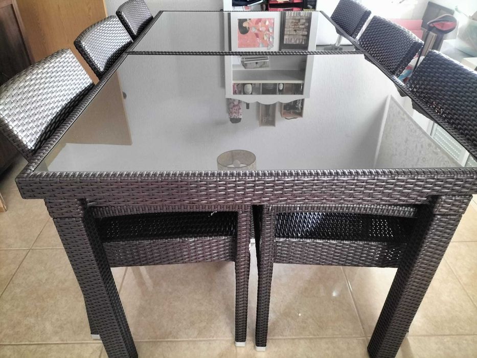 Conjunto Mesa e cadeiras em Rattan com 6 cadeiras