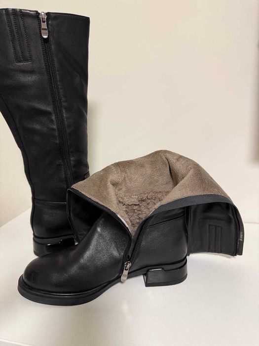 Жіночі зимові чобітки шкіряні чорні