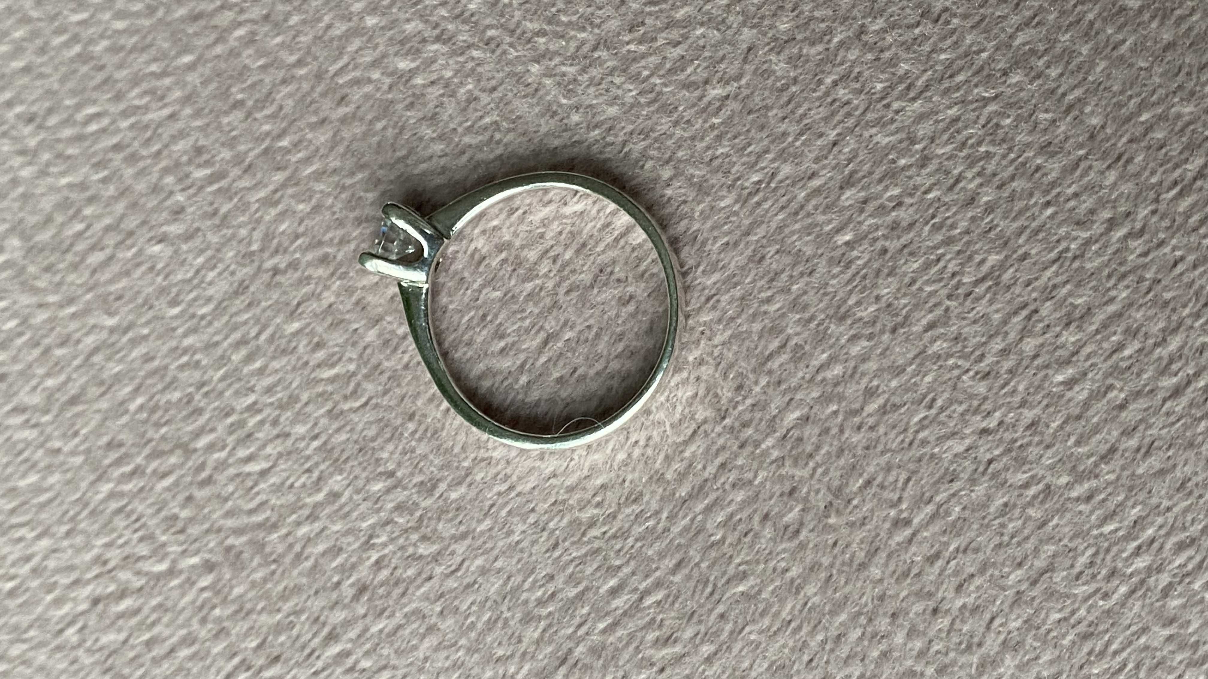 Srebrny pierścionek z cyrkonią, rozmiar 15