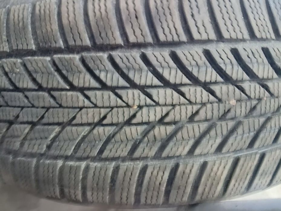 Продам резину r17 225/50 можно з дисками