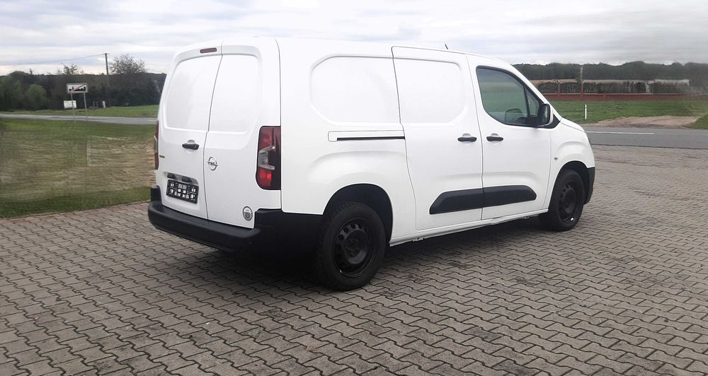 Combo 1.5 131 KM Niemcy 3-os. MAX Długi Klima CarPlay