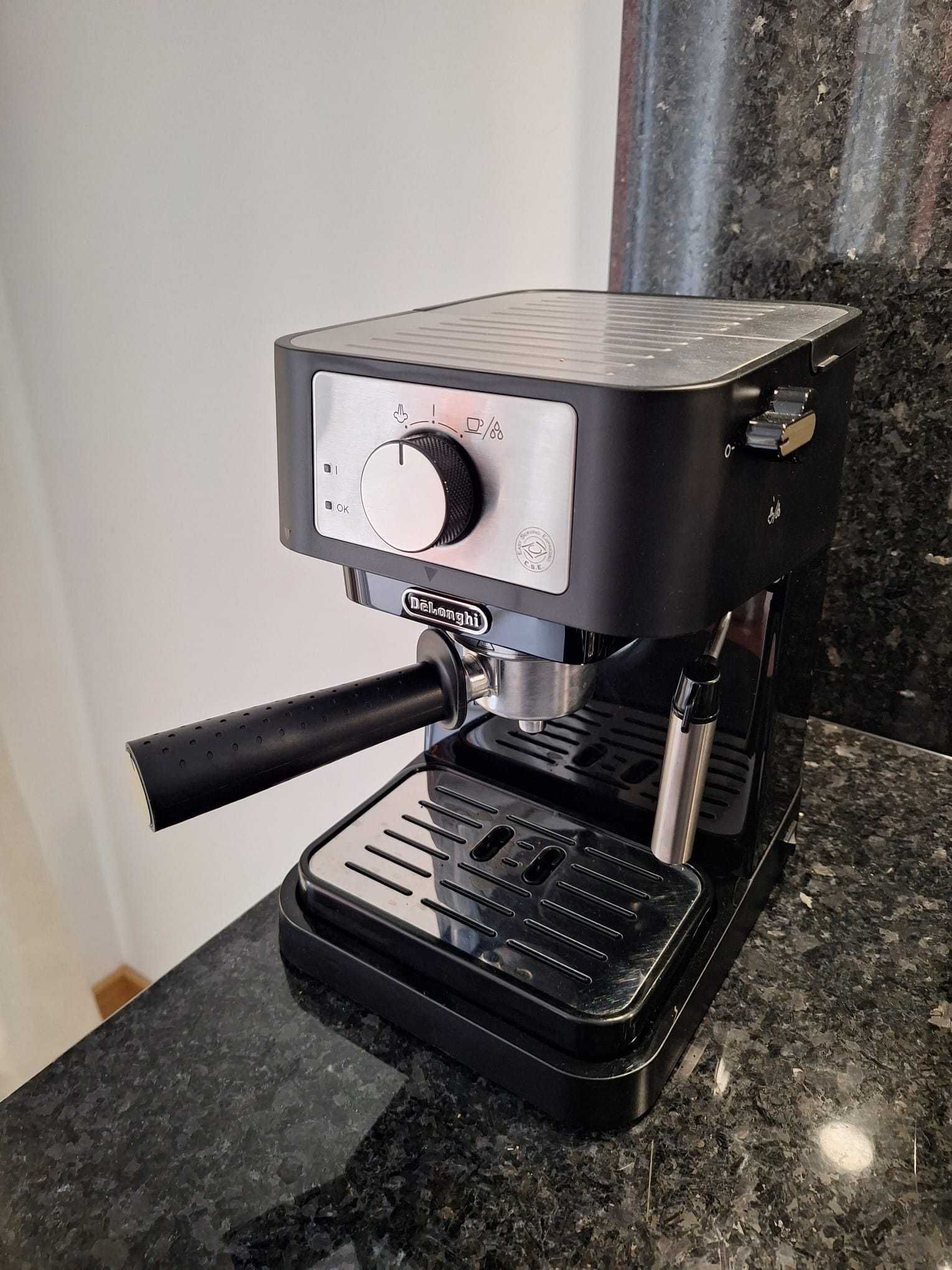 Máquina de café expresso DeLonghi como nova!