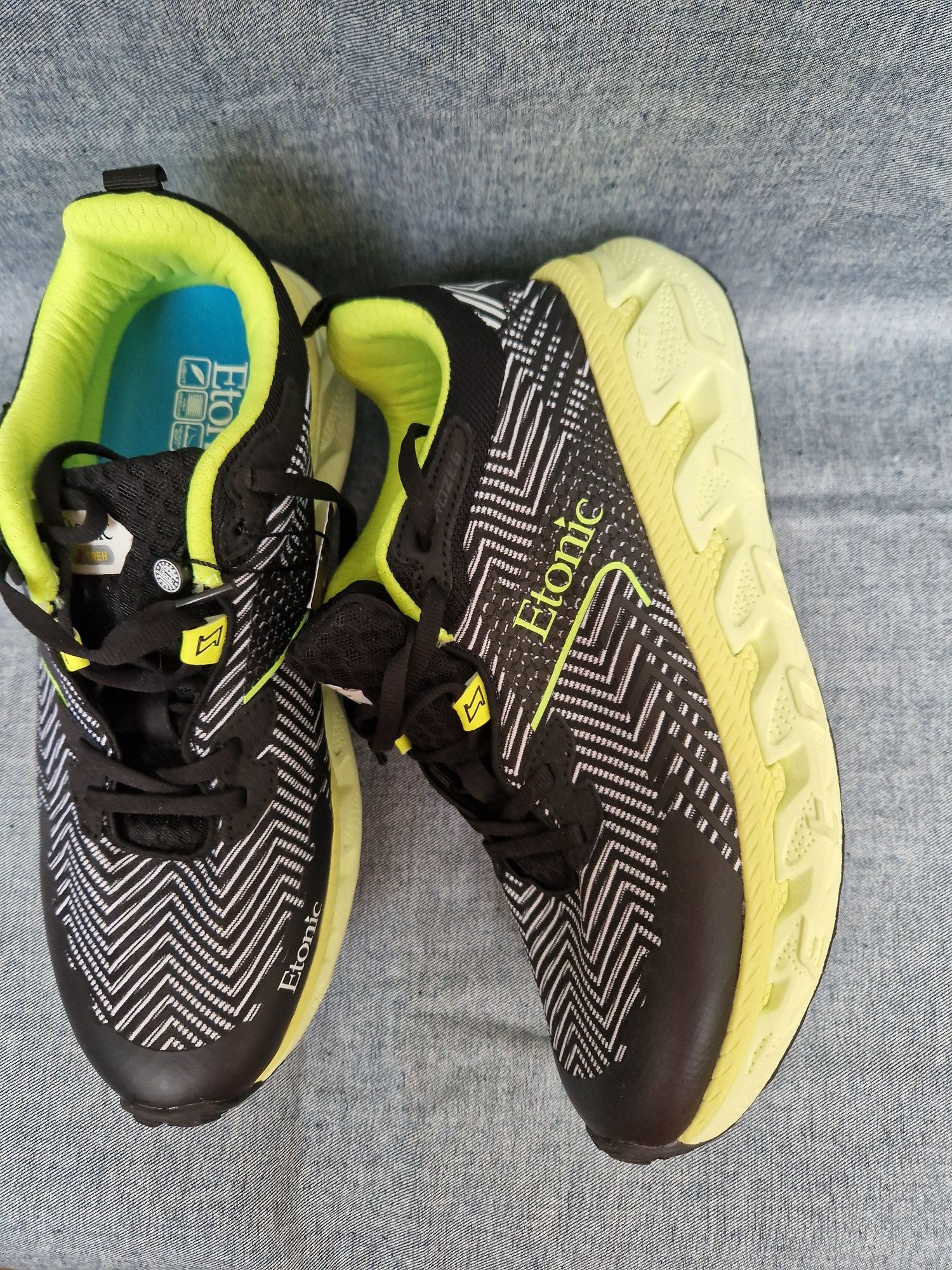 Нові кросівки Etonic, розмір 42-43