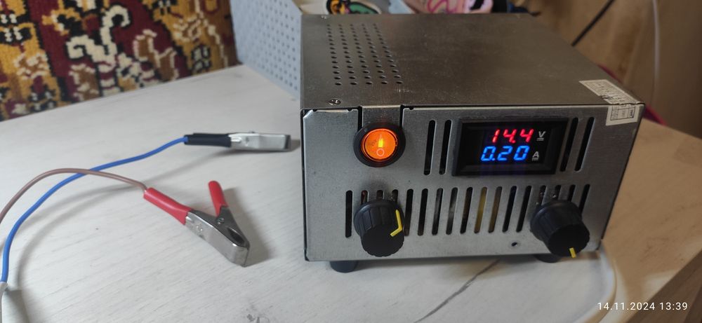 Зарядний пристрій для авто 0-21v, 10A