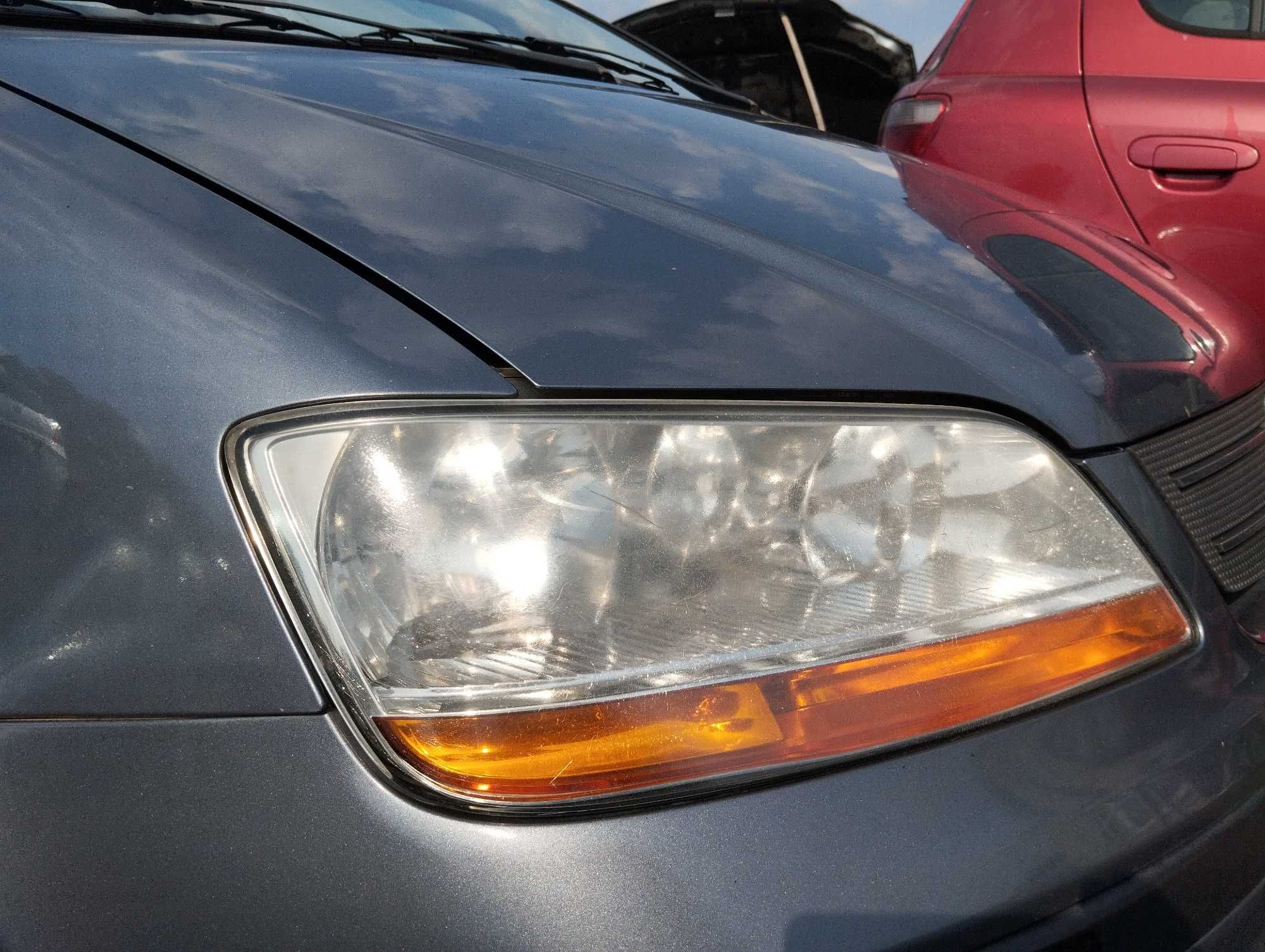 Fiat Idea 1.4i 2003r.Lampa przednia prawa.