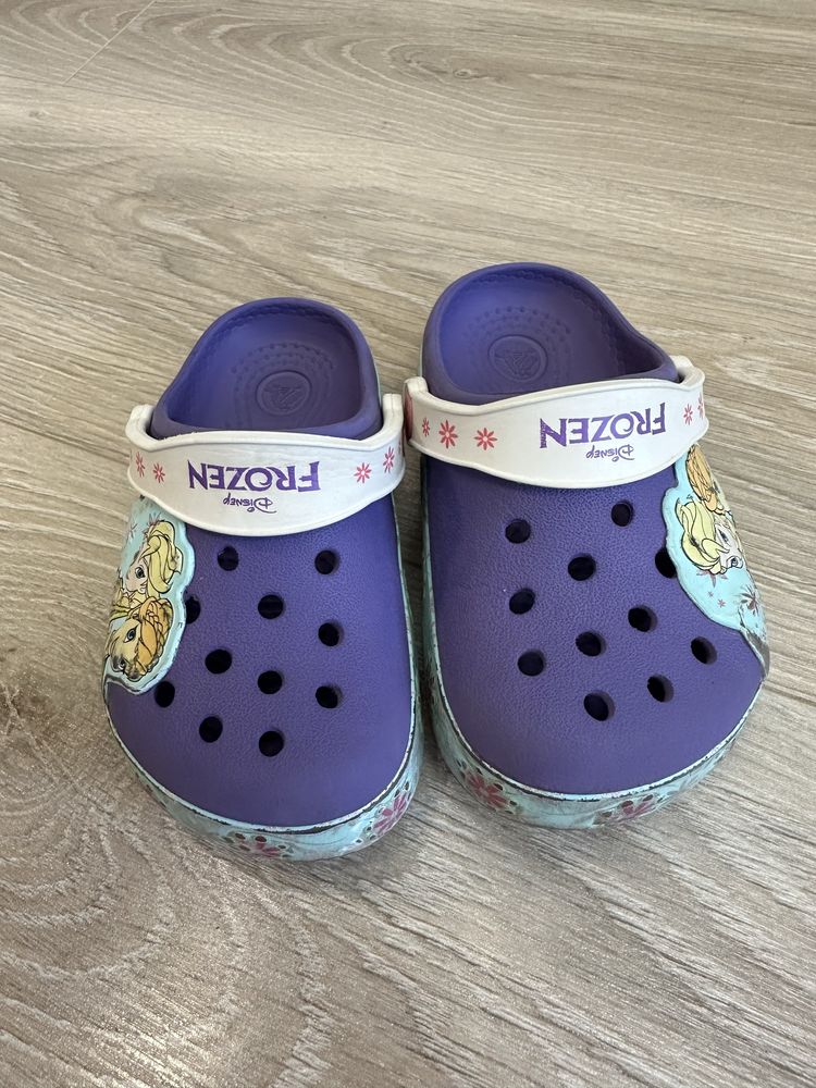 Crocs c7 світяться