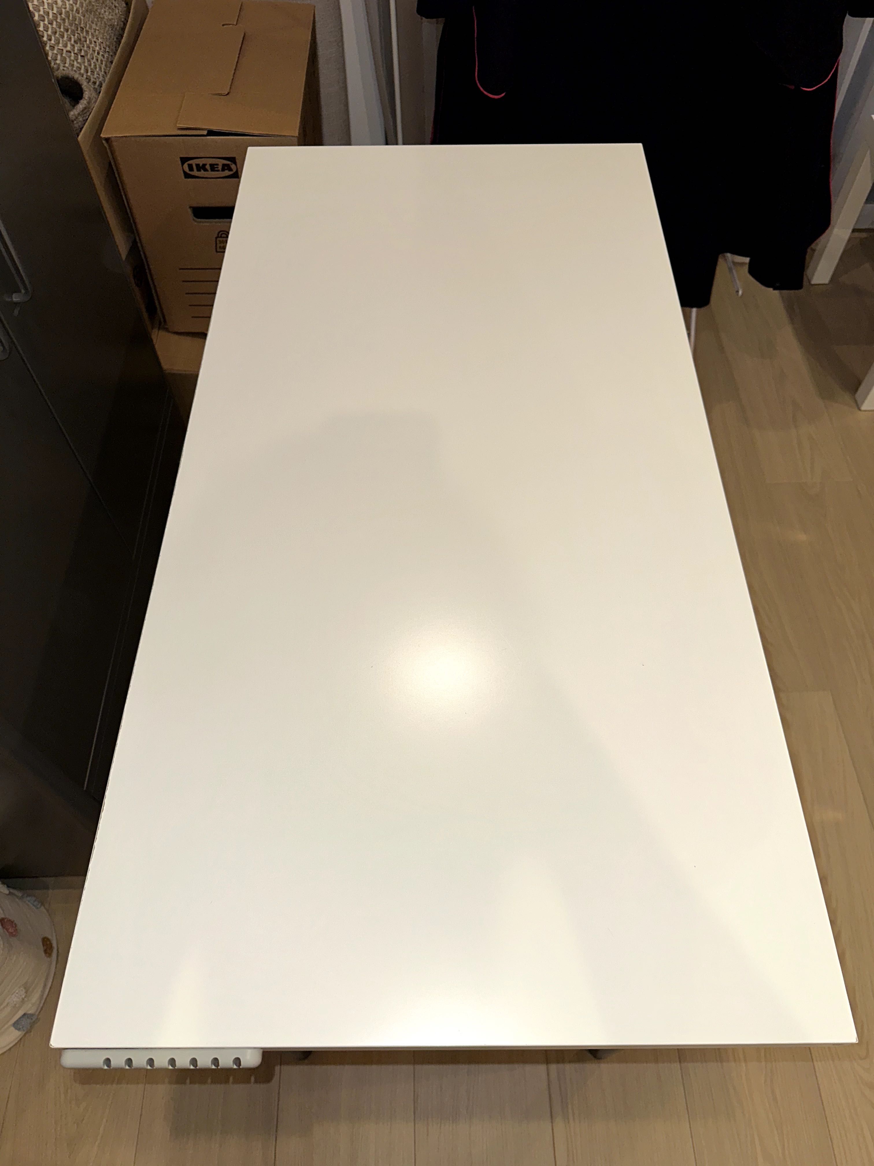 Biurko z regulowanymi nogami (IKEA)