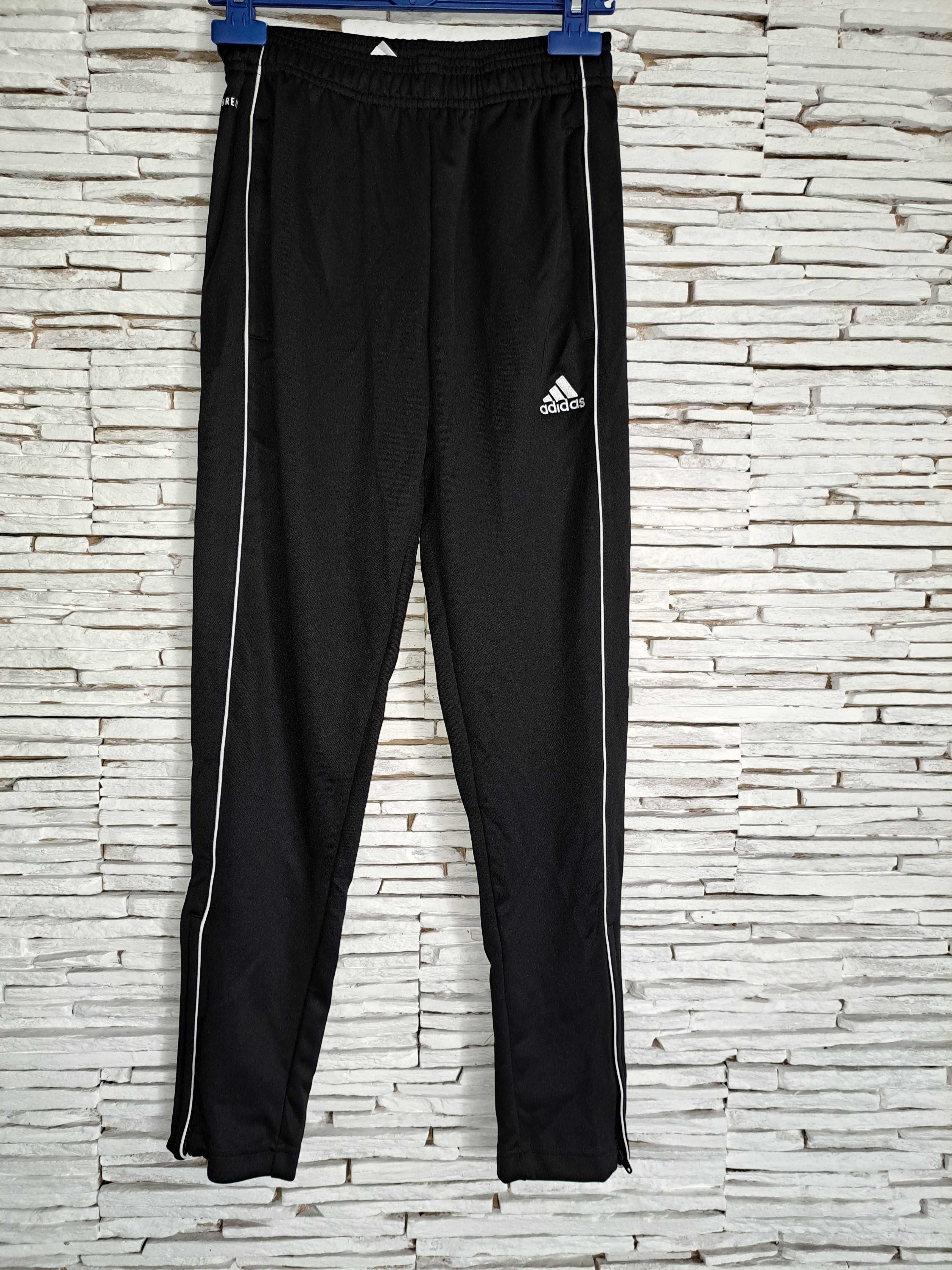 Adidas  spodnie sportowe r.146- 152cm