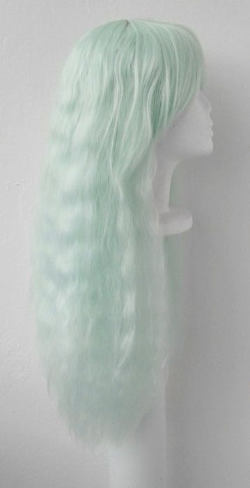 Pastelowa zielona peruka falowana karbowana z grzywką wig cosplay