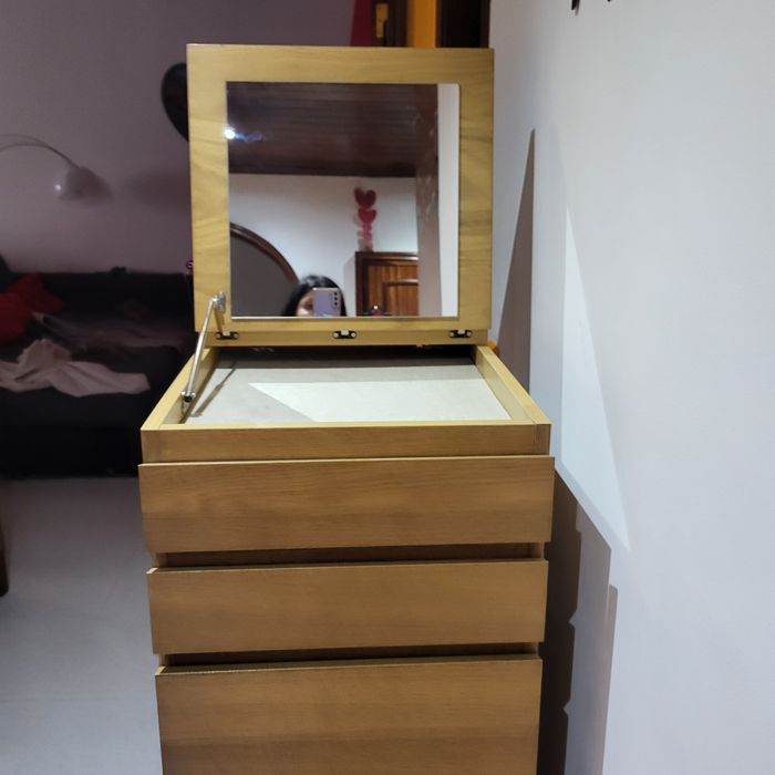 Camiseiro ikea com espelho