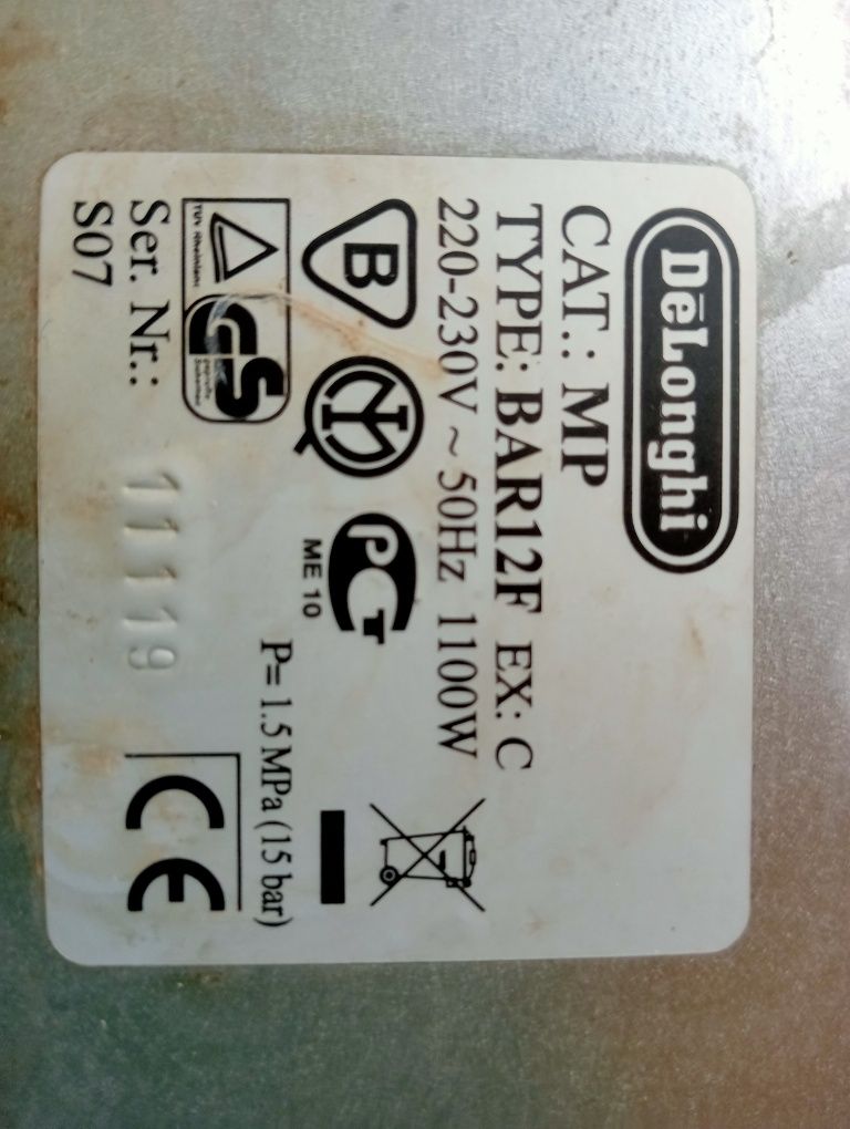 Ekspres do kawy kolbowy cisnieniowy DeLonghi Kaffe Veneto, wersja retr