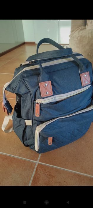 Mochila com berço portátil