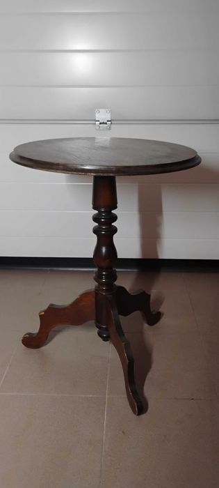 Sprzedam stolik okrągły.