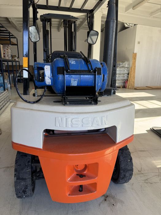 Wozek widlowy Nissan 2,5 T Stan Idealny!