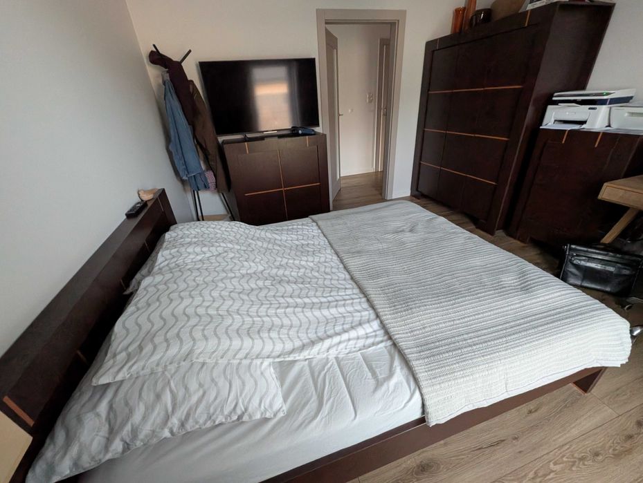 Sprzedam łóżko do sypialni z kpl. mebli