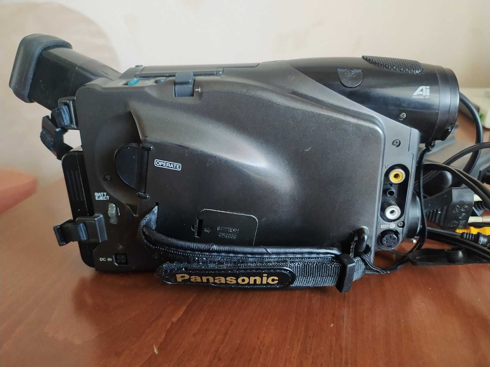 Камера VHS-C PANASONIC NV-R50 c блоком питания