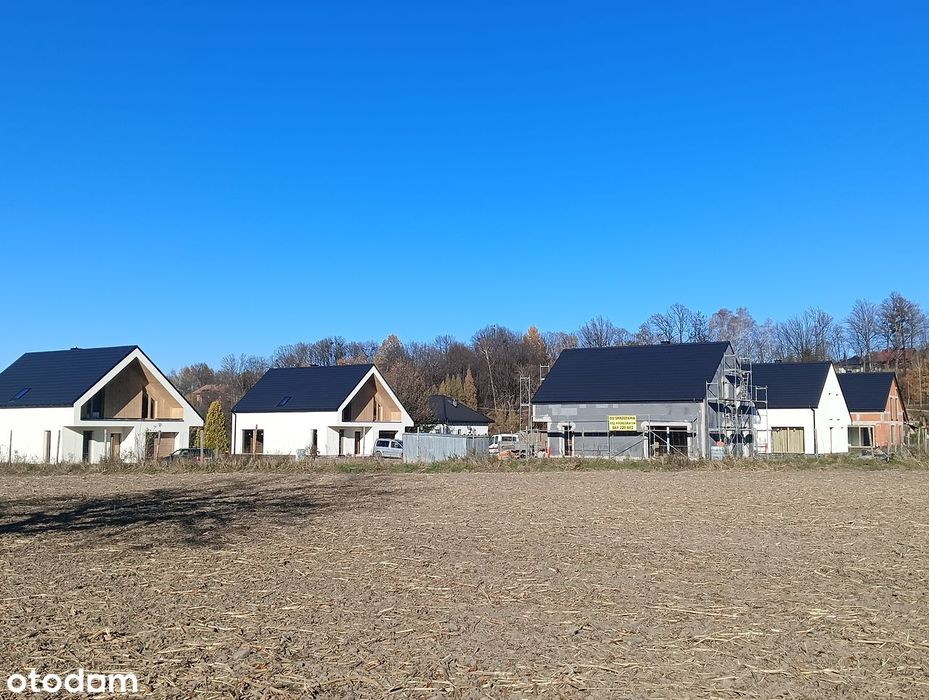 Piękna działka z pozwoleniem na budowę oraz projektem !!