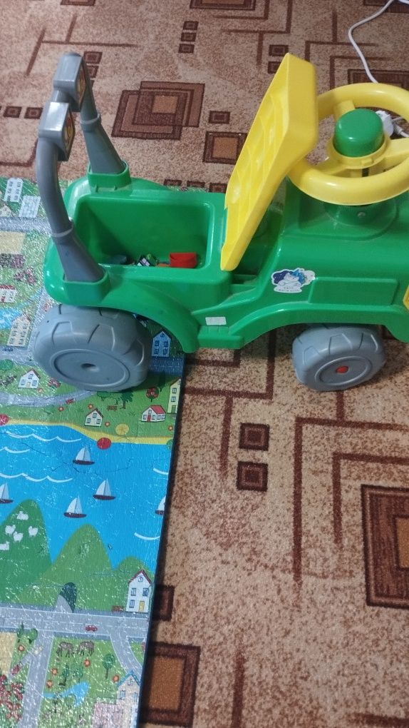 Трактор дитячий толкач ножками