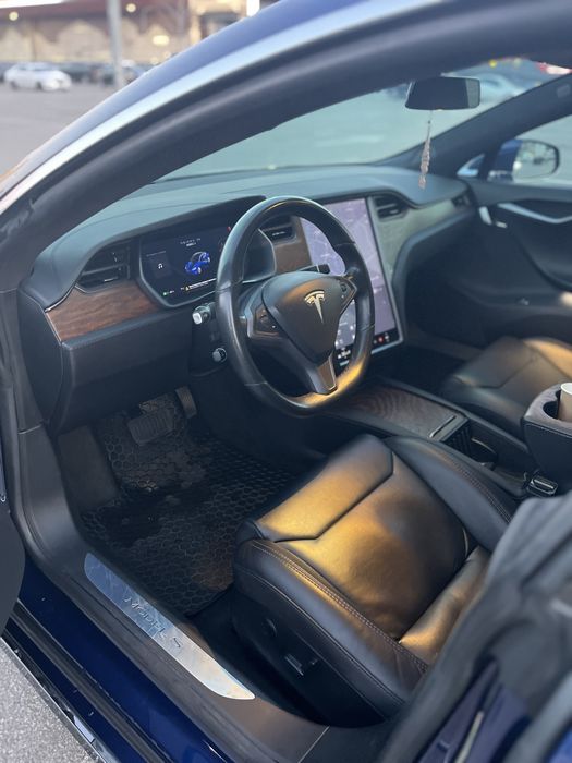 Оренда аренда автомобіля Tesla S 75D