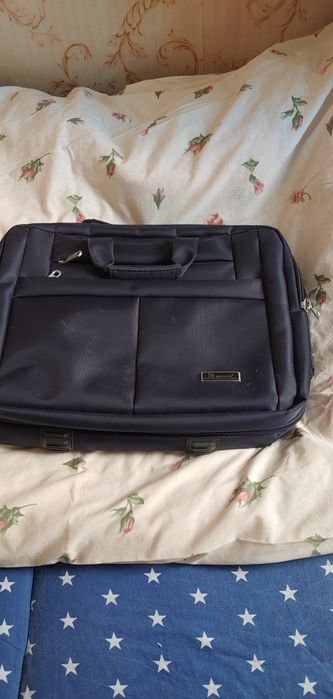 Продаеться сумка для ноутбука у гарному стані можно для документів
