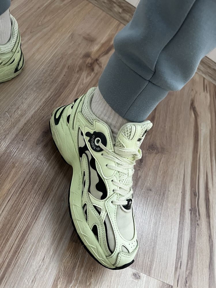 Кросівки орігінал adidas
