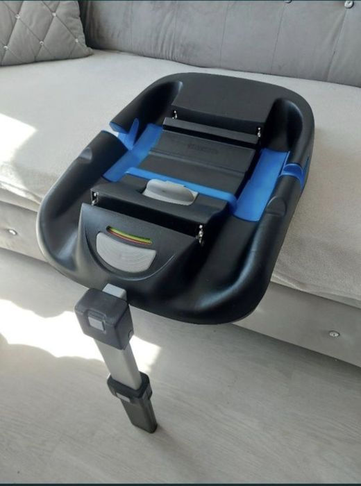 Posiadam dwie sztuki Używane bazy isofix avionaut dock do fotelika avi