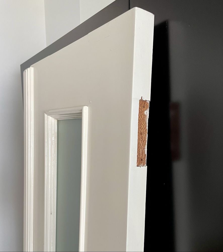 Meia porta lacada branca com vidro fosco 200x40cm