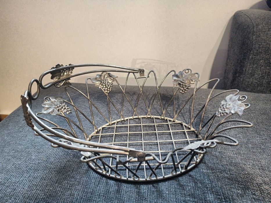 Wyjątkowy kosz dekoracyjny z motywem winorośli winogron