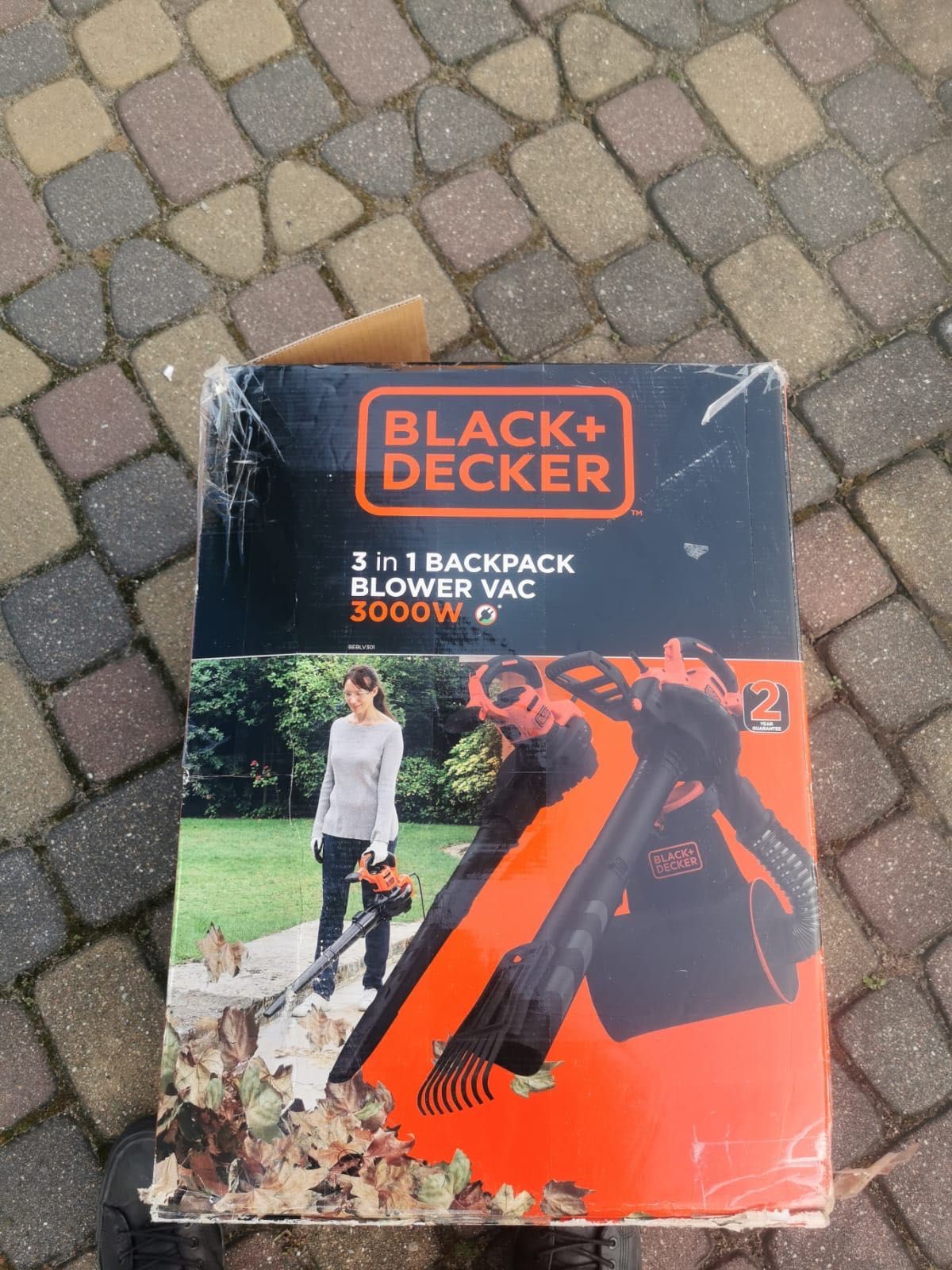 Dmuchawa odkurzacz do liści 
BlackDecker BEBLV301  urządzenie 3 w 1