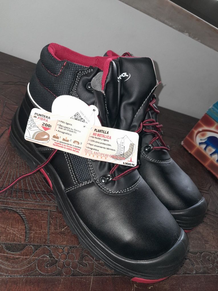 Vendo Bota Biqueira de Aço S3 SRC NOVAS