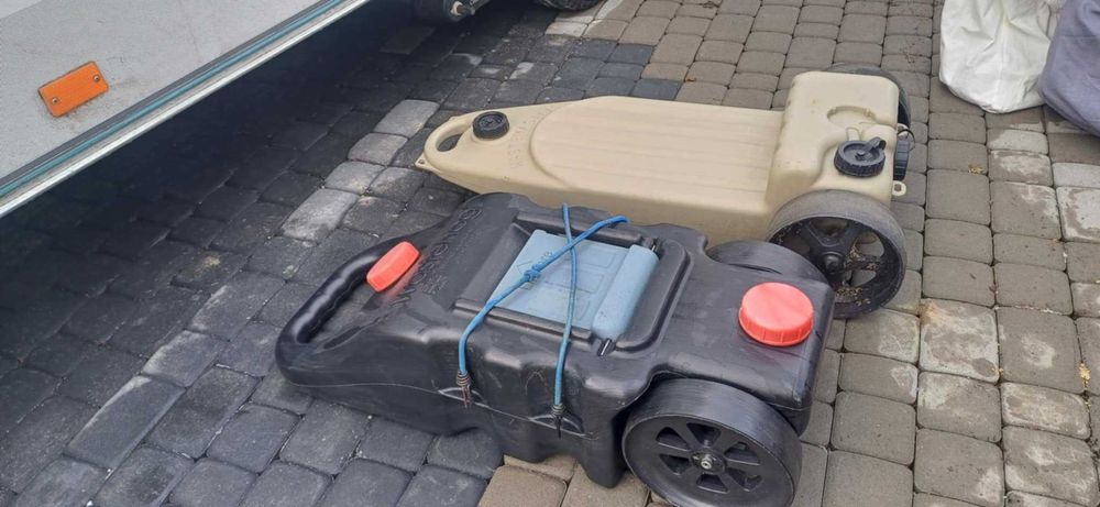 Bańka szara woda przyczepa kempingowa, kamper