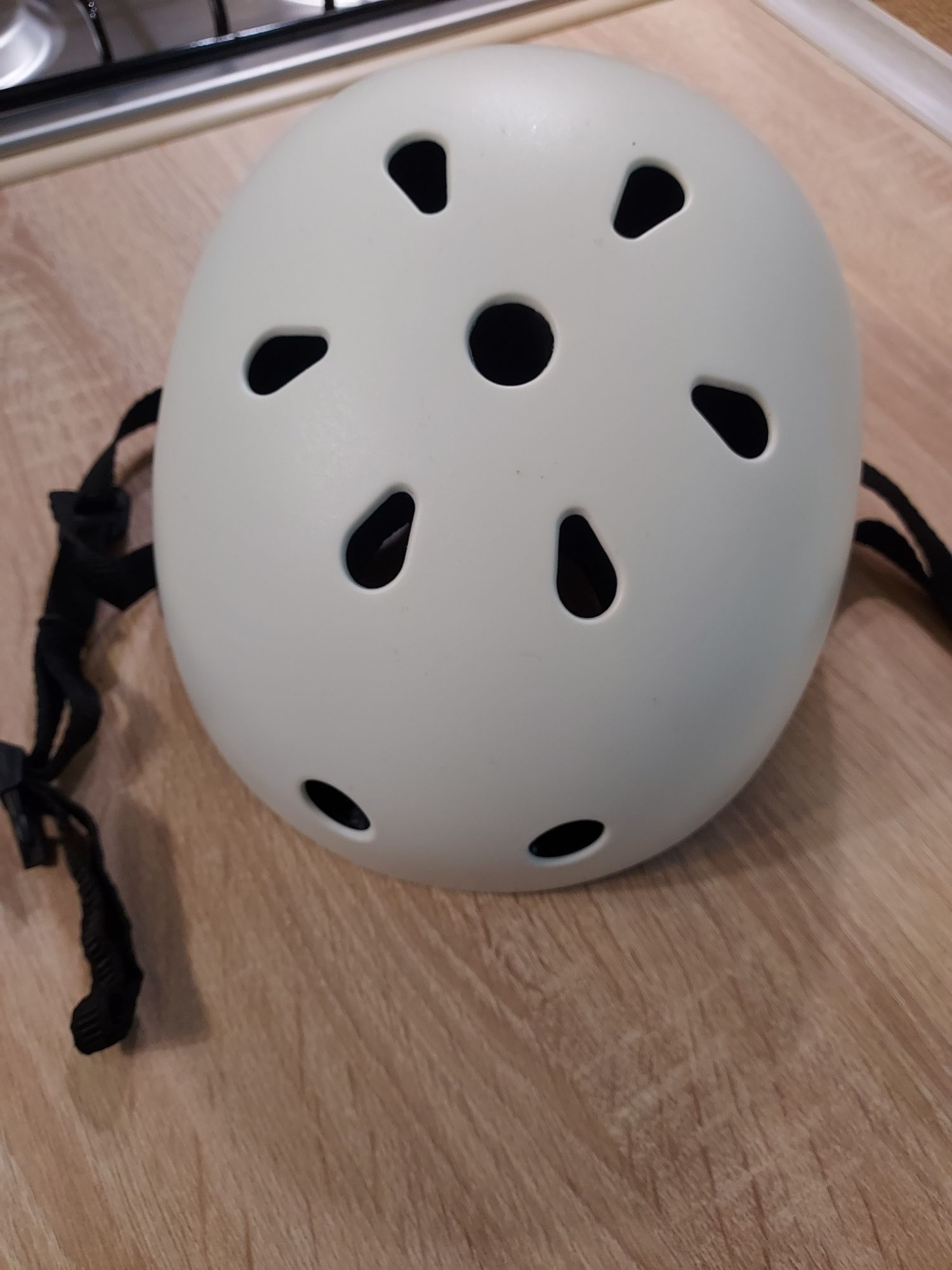 Kask Kinderkraft KASAFE00WHT0000 na rower hulajnogę dla dziecka